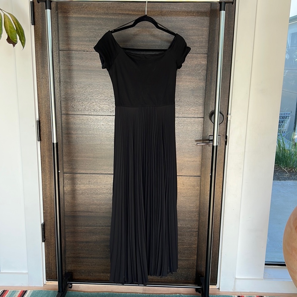 Alice & Olivia Off Shoulder Black Pleated Dress